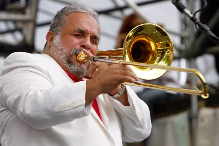 Willie Colón, architect van urban salsamuziek, sterft op 75-jarige leeftijd