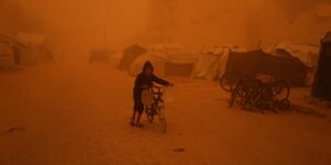 Ziekenhuisfunctionarissen zeggen dat bij Israëlische aanvallen twaalf mensen omkwamen in Gaza, waaronder twee kinderen en een zwangere vrouw