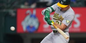 Atletiek sloeg drie solo homeruns op zeven worpen op Rangers’ Eovaldi in de eerste inning op weg naar een 8-1 overwinning