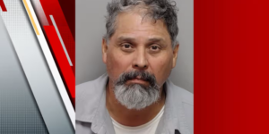 BCSO: Man gearresteerd, beschuldigd van schieten op voertuig en auto van omstanders raken in het westen van Bexar County