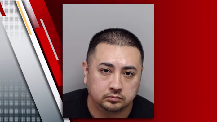 Beëdigde verklaring: SAPD-medewerker heeft naar verluidt toegang gehad tot interne informatie en heeft een foto gedeeld met de verdachte van autodiefstal