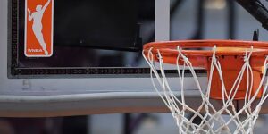 Connecticut Sun bereikt een deal om te verkopen aan de eigenaar van Rockets voor $ 300 miljoen, en verhuist het team in 2027 naar Houston