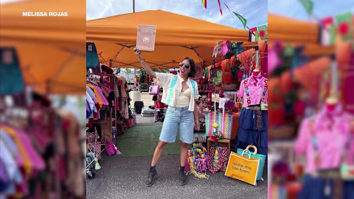 De eigenaar van een klein bedrijf reist van Zuid-Afrika naar Californië als officiële leverancier voor het Karol G pop-upevenement