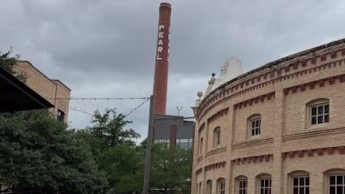 De uitbreiding van de Pearl-winkels lokt gemengde reacties uit, omdat de wijk op zoek is naar meer verkeer op weekdagen