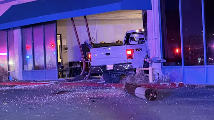 Eén dood en twee gewond na schietpartij op SW Military Drive, zegt SAPD