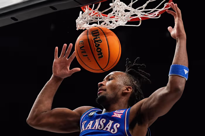 Eerstejaarsstudenten Darryn Peterson uit Kansas en Cameron Boozer bij Duke verklaren zich kandidaat voor de NBA-draft