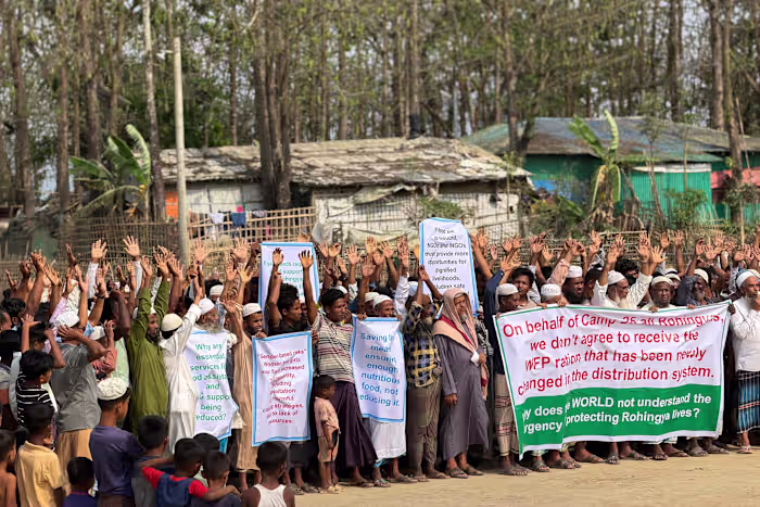 Er wordt bezuinigd op de voedselhulp voor honderdduizenden Rohingya-vluchtelingen die vastzitten in kampen in Bangladesh
