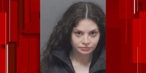 Gegevens: Vrouw uit San Antonio aangeklaagd, beschuldigd van het buitenlaten van pasgeborenen bij ijskoud weer