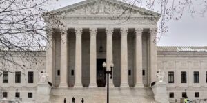 Hier is een blik op geboorterechtburgerschap, en hoe de wereld het ziet, nu de zaak van het Hooggerechtshof opdoemt