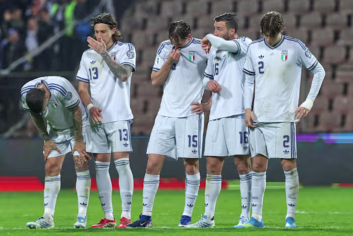 Italië is weer uit. De viervoudig kampioen mist het derde WK op rij door een shootout-verlies in Bosnië