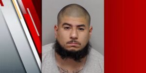 Man gearresteerd, beschuldigd van bezit van materiaal over seksueel kindermisbruik, zegt de sheriff