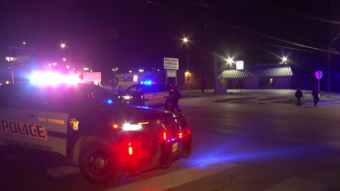 Man in nek en schouder geschoten na woordenwisseling aan de East Side, zegt de politie van San Antonio