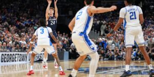 Mullins waanzin! Freshman’s 35-footer levert UConn een 73-72 overwinning op Duke en een Final Four-plek op