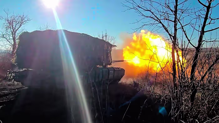 Rusland en Oekraïne voeren dodelijke stakingen uit terwijl Zelenskyy naar Istanbul reist voor gesprekken met Erdogan