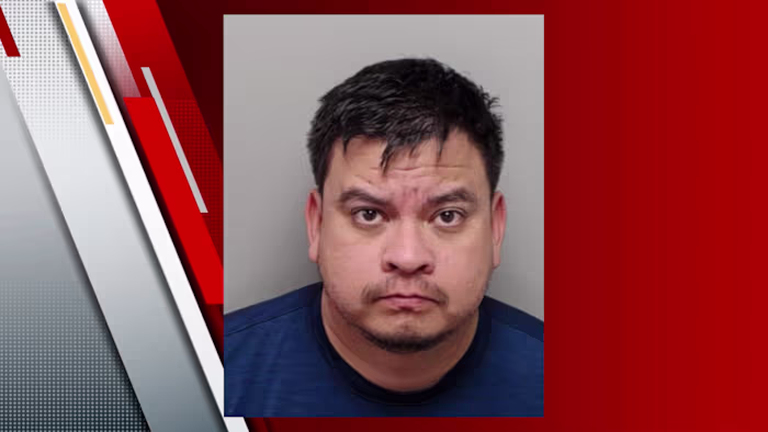 SAPD: San Antonio Park Politieagent gearresteerd, beschuldigd van mishandeling van vrouw