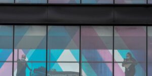 Sterfgevallen door darmkanker bij jongere volwassenen zijn geconcentreerd onder mensen met een lagere opleiding, zegt de studie