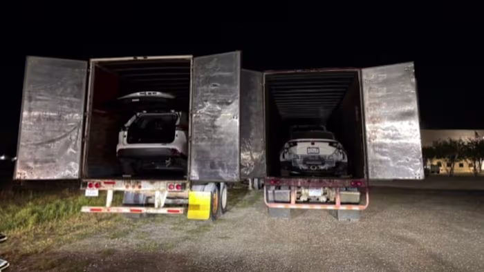 Twee gearresteerd nadat gestolen voertuigen waren teruggevonden op de I-10, zegt het Sheriff's Office van Guadalupe County