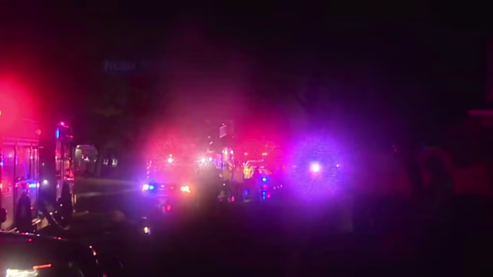 Vijf in het ziekenhuis opgenomen, drie in kritieke toestand, na huisexplosies aan North Side, zegt SAFD