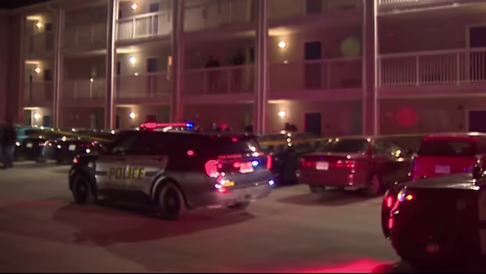 Vrouw dood nadat man haar had neergestoken, en daarna zichzelf in hotel West Side, zegt de politie van San Antonio
