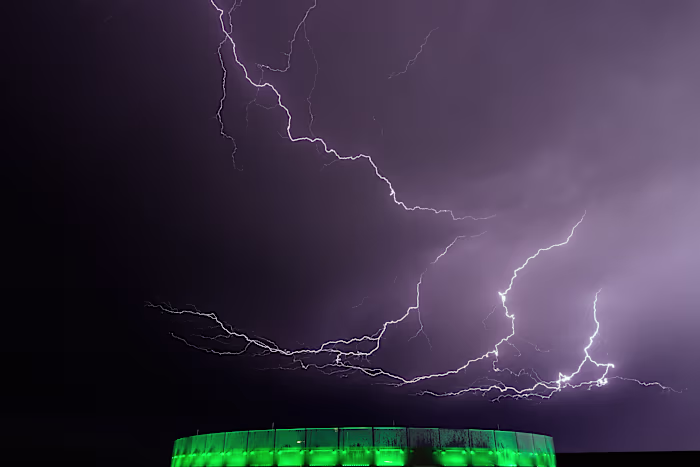 Zware stormen, vergezeld van tornado's, beschadigen gemeenschappen van de vlakten tot het middenwesten