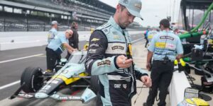 Alexander Rossi hoopt nog steeds deel te nemen aan de Indianapolis 500 nadat een crash leidt tot een handoperatie