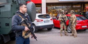 Bij een massaschietpartij in de hoofdstad van Oekraïne vallen zes doden voordat de politie de schutter neerschoot en doodde