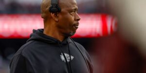 Chiefs-assistent-coach Dave Merritt aangeklaagd in een buitenwijk van KC wegens misdrijf in huis