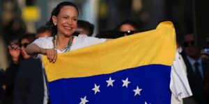 De Venezolaanse Maria Corina Machado trekt veel publiek in Madrid en wijst een ontmoeting met de Spaanse premier af