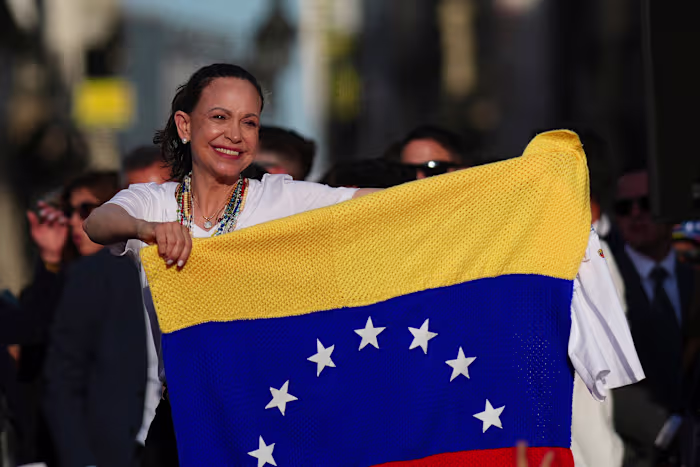De Venezolaanse Maria Corina Machado trekt veel publiek in Madrid en wijst een ontmoeting met de Spaanse premier af