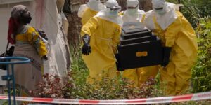 De angst voor ebola neemt toe in Congo vanwege de snelle verspreiding van een zeldzaam type