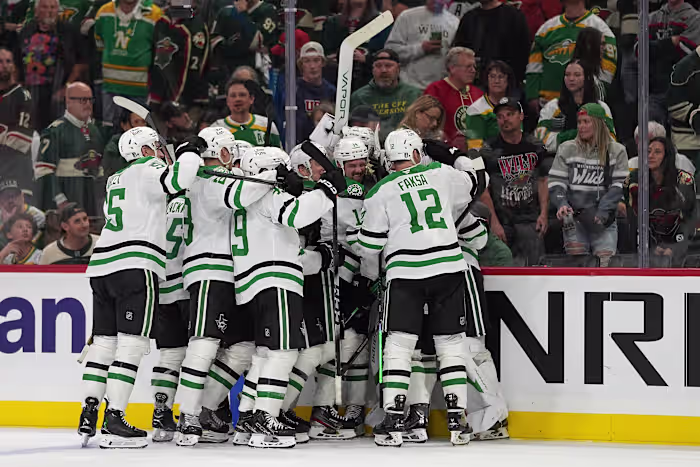 De dubbele OT-afbuiging van Wyatt Johnston levert Stars een 4-3 overwinning op Wild op in Game 3