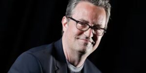 De familie van Matthew Perry vertrouwde erop dat zijn assistent hem nuchter zou houden. In plaats daarvan hielp hij hem met een overdosis