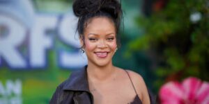 De rechter beveelt een evaluatie van de geestelijke gezondheid van de vrouw die ervan wordt beschuldigd Rihanna te hebben vermoord