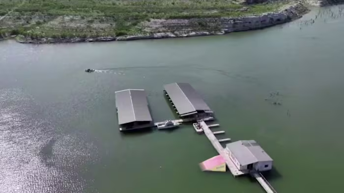 De waterstanden van het Medina-meer hebben de nieuwe ontwikkeling niet tegengehouden; Sunset Resort opent dit weekend