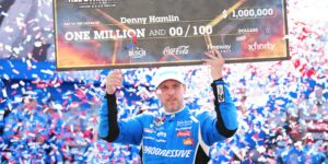 Denny Hamlin verslaat teamgenoot Chase Briscoe in Dover en wint tweede NASCAR All-Star Race