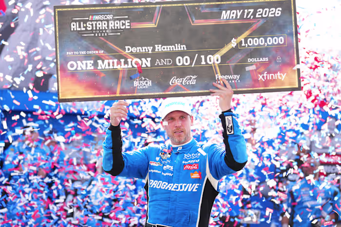Denny Hamlin verslaat teamgenoot Chase Briscoe in Dover en wint tweede NASCAR All-Star Race