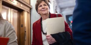 Een volledig vrouwelijke Senaatsdelegatie is op weg naar het Noordpoolgebied om de Amerikaanse bondgenoten gerust te stellen