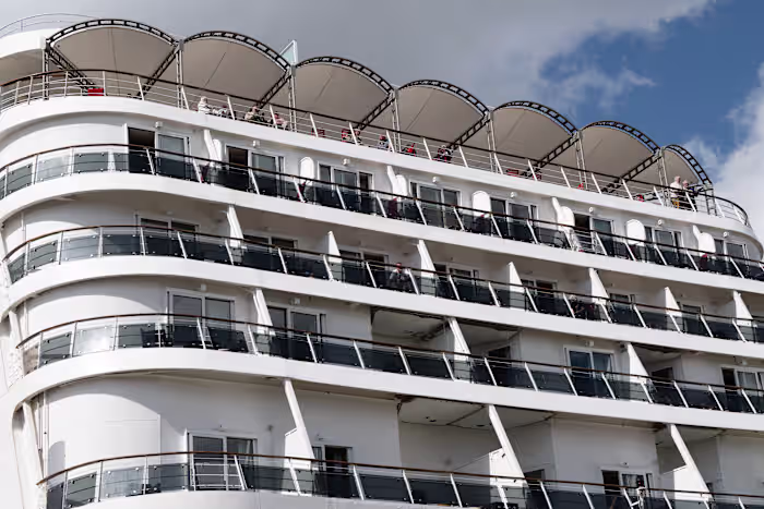 Frankrijk laat asymptomatische passagiers toe van een nieuw cruiseschip dat is getroffen door een uitbraak van een maagvirus