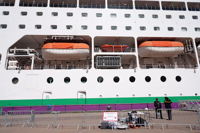 Frankrijk sluit ruim 1.700 mensen op op een Brits cruiseschip in Bordeaux na een uitbraak van gastro-enteritis