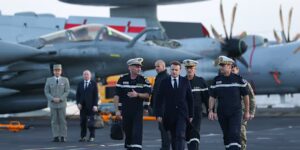 Frankrijk verplaatst de vliegdekschipgroep naar de Straat van Hormuz voor een mogelijke defensieve missie