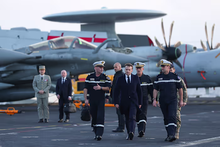 Frankrijk verplaatst de vliegdekschipgroep naar de Straat van Hormuz voor een mogelijke defensieve missie