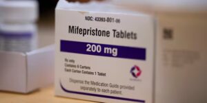 Het Hooggerechtshof herstelt de toegang tot abortuspil mifepriston via telezorg, post en apotheken
