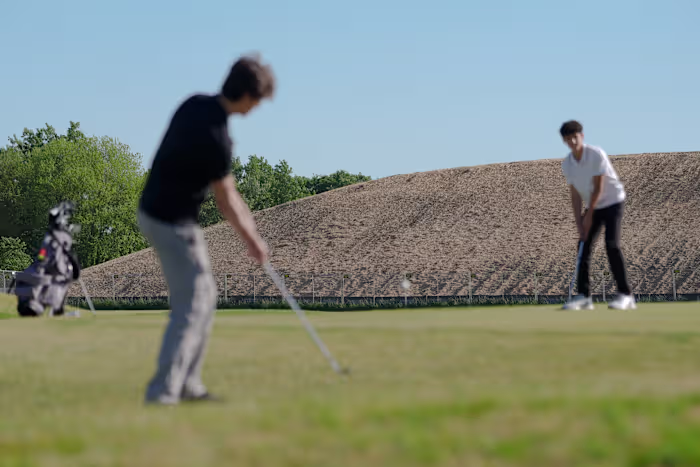 Het puin van de East Wing van het Witte Huis dat op de nabijgelegen golfbaan is gedumpt, bevat giftige metalen, aldus het rapport