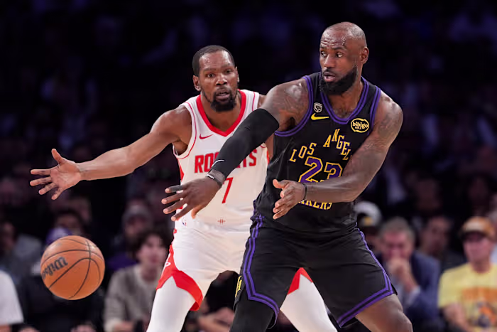 LeBron scoort 28, leidt Lakers met weinig handen voorbij Durant's Rockets opnieuw met 101-94 voor 2-0 voorsprong in de reeks
