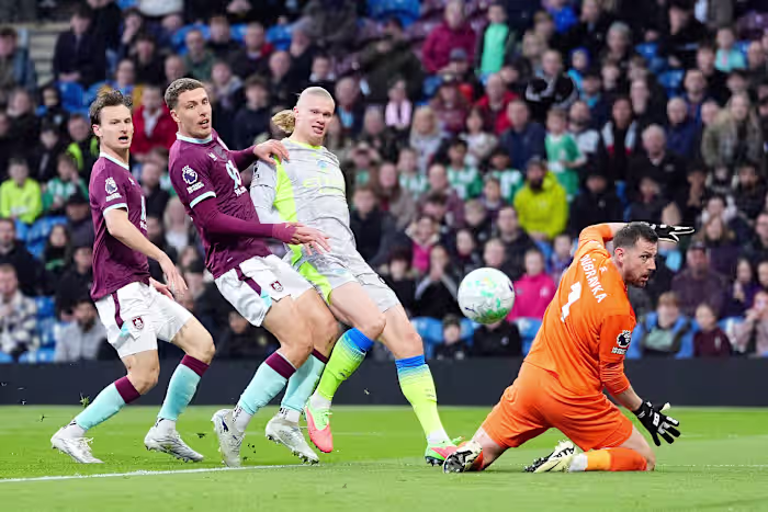 Man City bovenaan in de Premier League als de winnaar van Haaland Burnley degradeert
