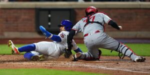Mets-kortstop Francisco Lindor verlaat de wedstrijd met een benauwd gevoel in de linkerkuit en zal donderdag een MRI ondergaan