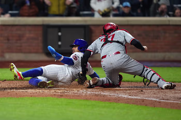 Mets-kortstop Francisco Lindor verlaat de wedstrijd met een benauwd gevoel in de linkerkuit en zal donderdag een MRI ondergaan