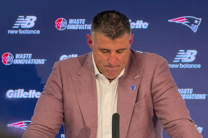 Mike Vrabel zegt dat hij de verantwoordelijkheid op zich neemt voor afleiding, maar gaat niet in op details