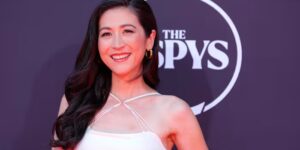 Mina Kimes neemt het over als presentator van Scripps National Spelling Bee als onderdeel van een vernieuwde uitzending