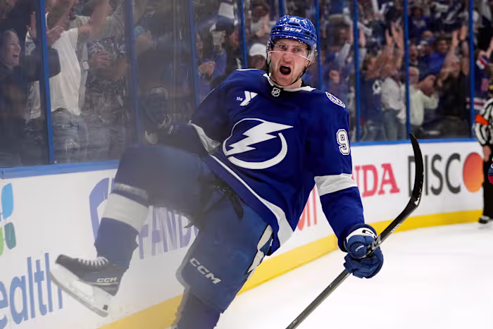 Moser scoort in OT terwijl Lightning Canadiens met 3-2 versloeg in Game 2 en gelijkspel in de eerste ronde